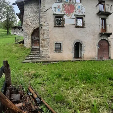 Casa Storica Sulla Via Mercatorum Feriehus