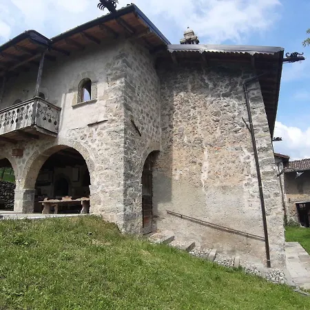 Feriehus Casa Storica Sulla Via Mercatorum